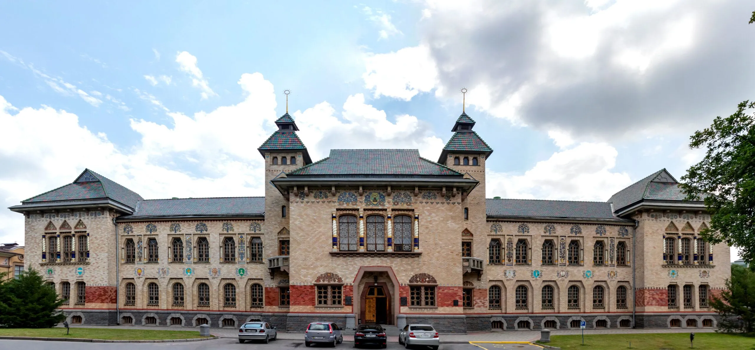 У Полтаві повідомили про замінування ТРЦ, університету та музею