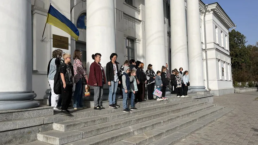 У Полтаві на території магазинів та вокзалів можуть з’явитися звукові оповіщення про хвилину мовчання