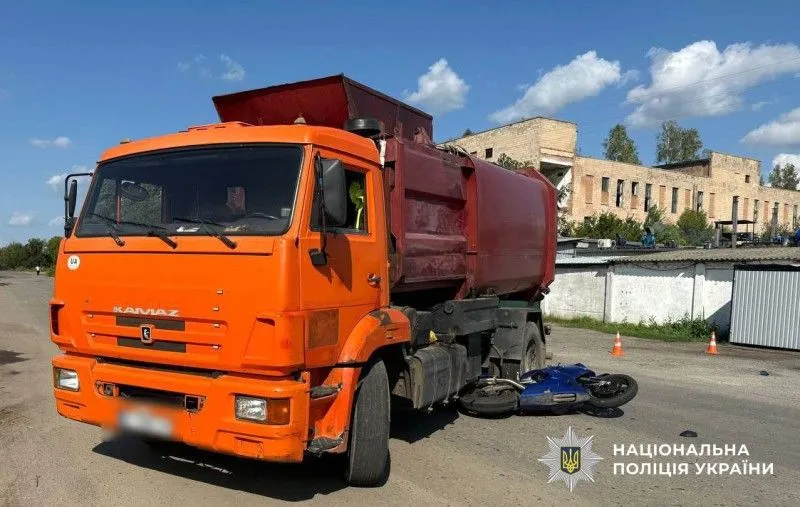 У Полтавській області мотоцикл зіткнувся з вантажівкою