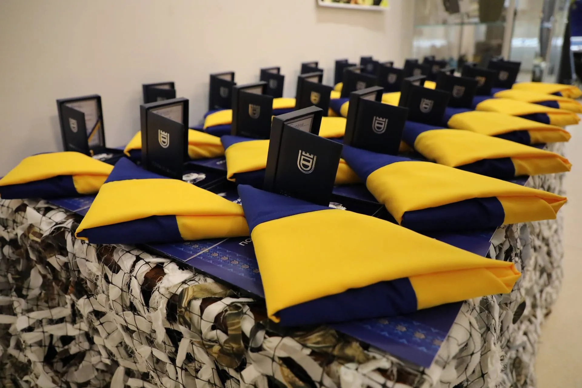 Рідним полеглих воїнів з Полтавщини передали їхні відзнаки