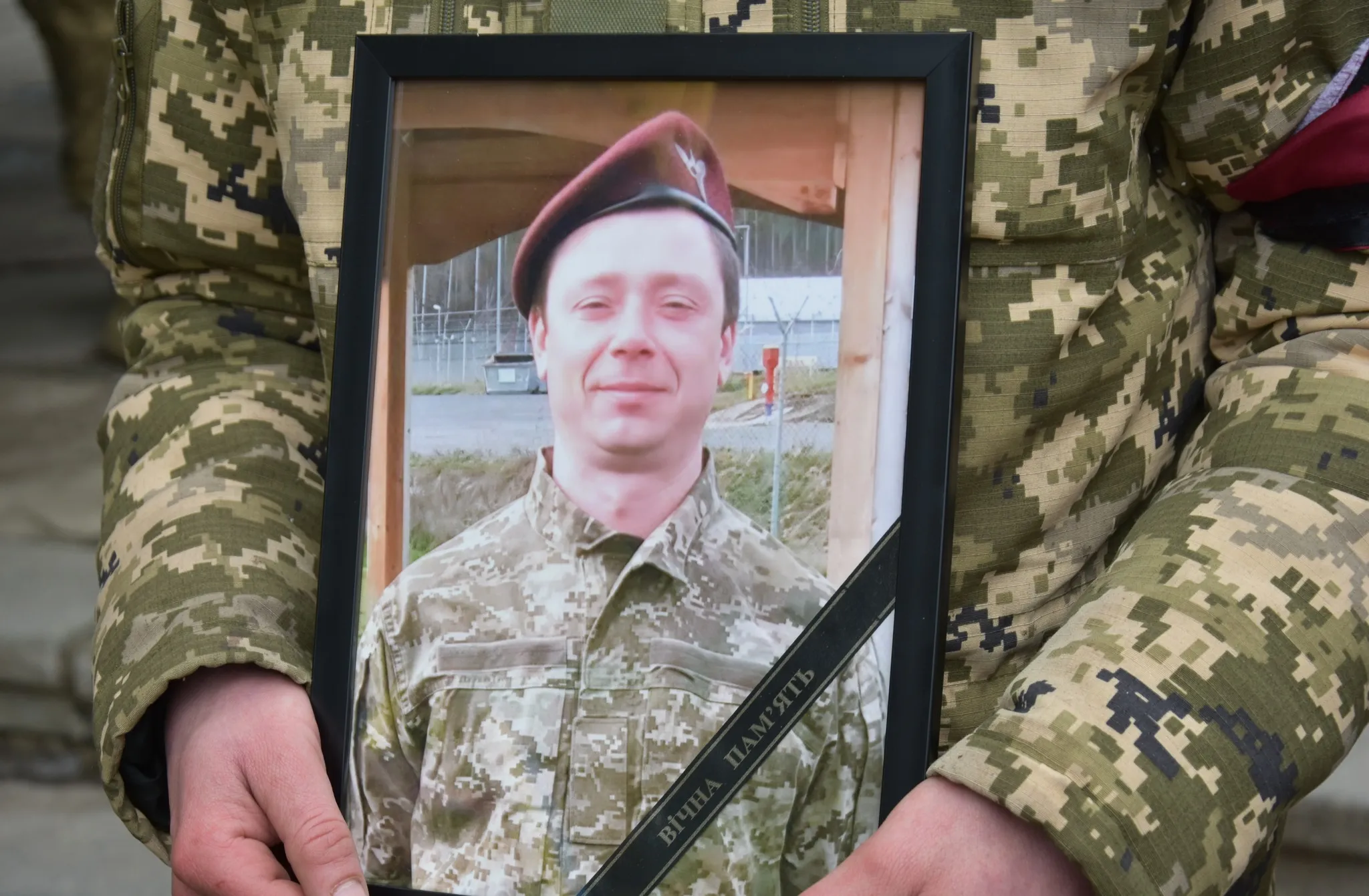 На Полтавщині прощалися із полеглим захисником Олексієм Мельниченком