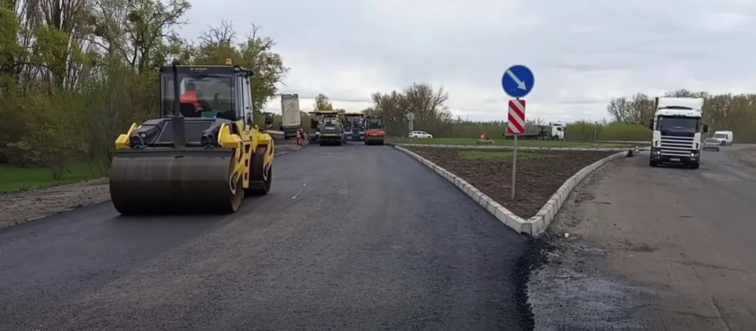 У Лубенському районі асфальтують кільцеву розв’язку