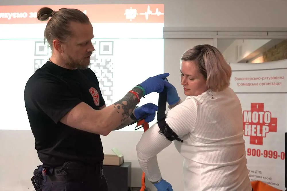 Уміти користуватися «на автоматі»: полтавців навчатимуть накладати турнікети