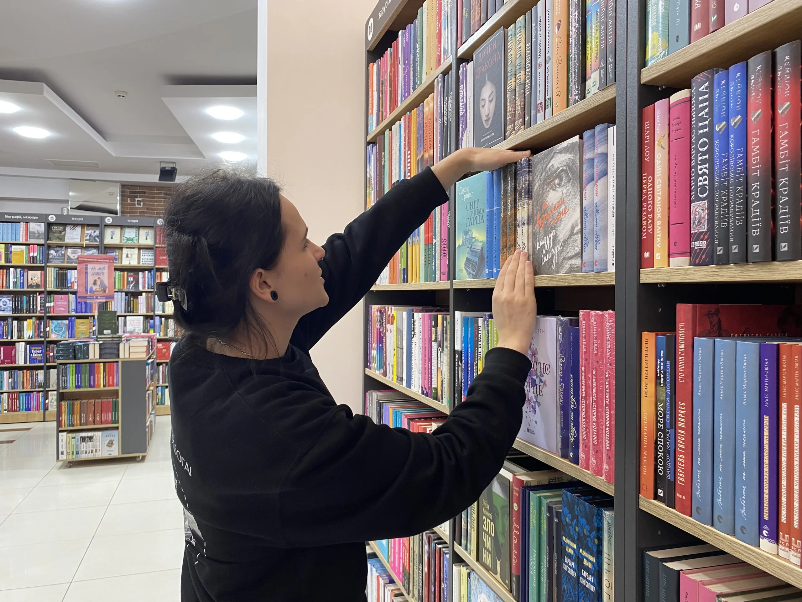 «Книга Еміля» Павлюка, українська класика, трилери Мак-Фадден, романи про кохання: що найчастіше купують у книгарнях Полтави