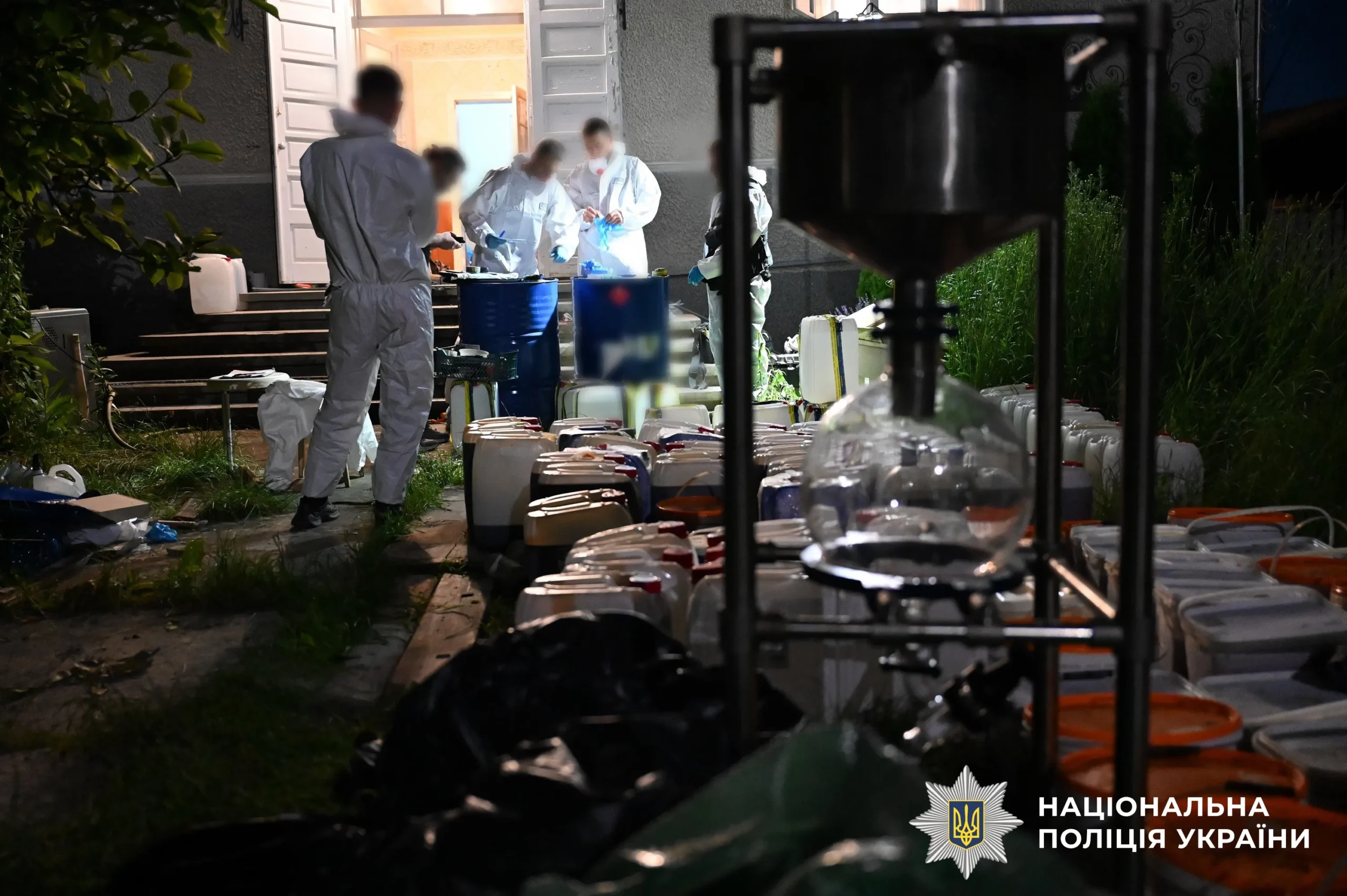 На Полтавщині затримали двох організаторів схеми незаконного обігу прекурсору