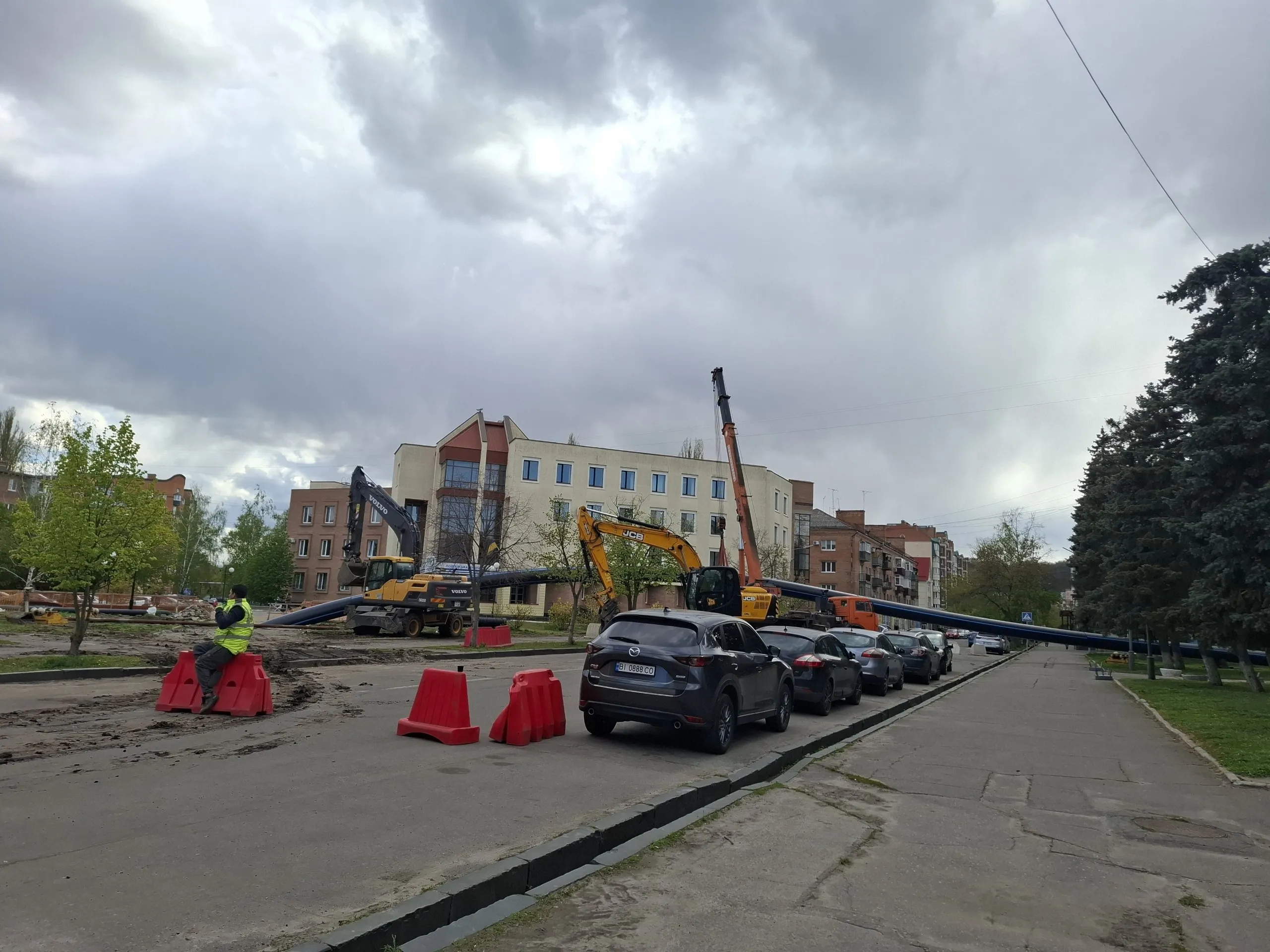 На Подолі ремонтують аварійну ділянку колектора