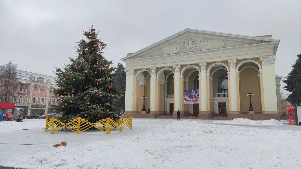 У Полтаві встановили ялинку коштом підприємців, що в інших обласних центрах?