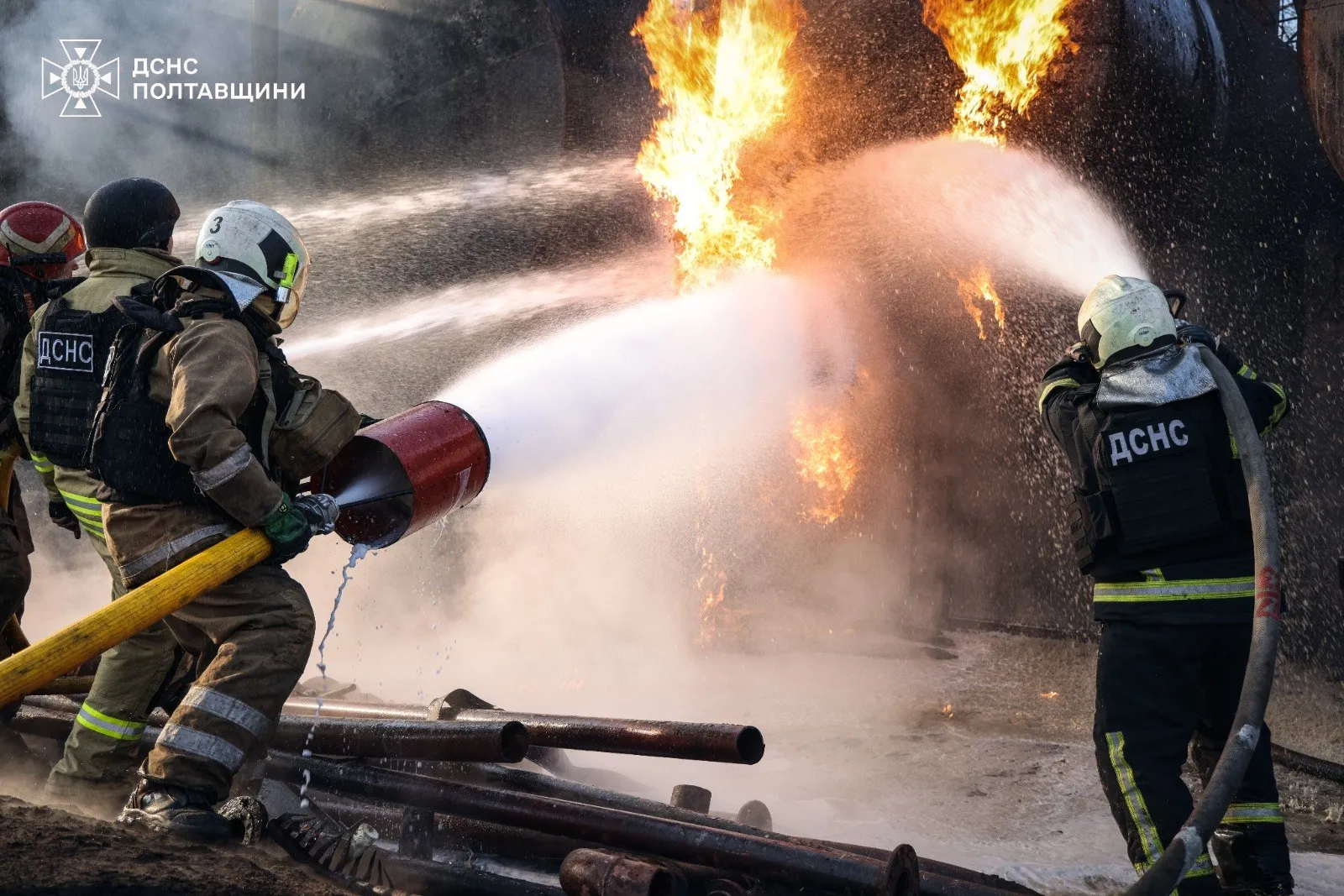 На Полтавщині майже сотня рятувальників гасила пожежі на місцях російської атаки
