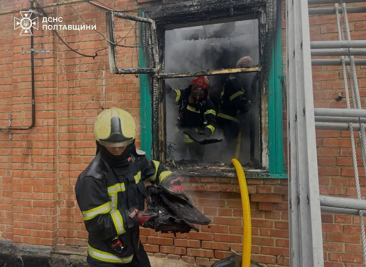 У Полтаві під час пожежі в будинку травмувалася людина