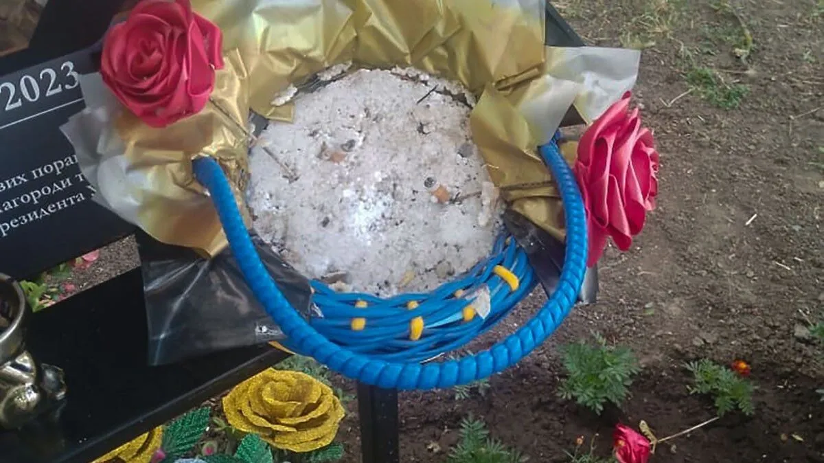 На Алеї Героїв у Хоролі пошкодили місце пам’яті полеглого воїна
