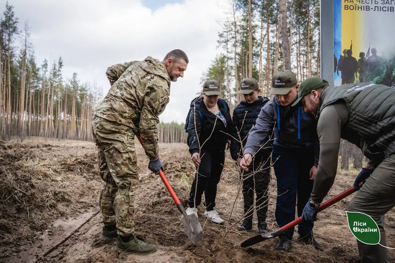 На Полтавщині висадили «Ліс памʼяті» на честь загиблого воїна-лісівника