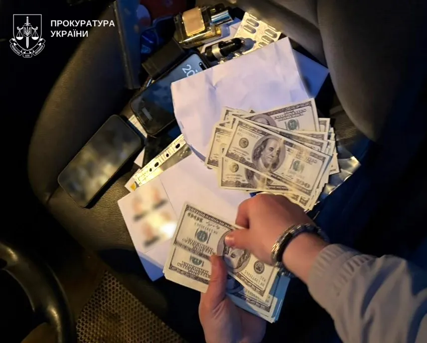 23 000 доларів США за зняття військовозобов’язаного з обліку – в Полтаві затримали адвокатку