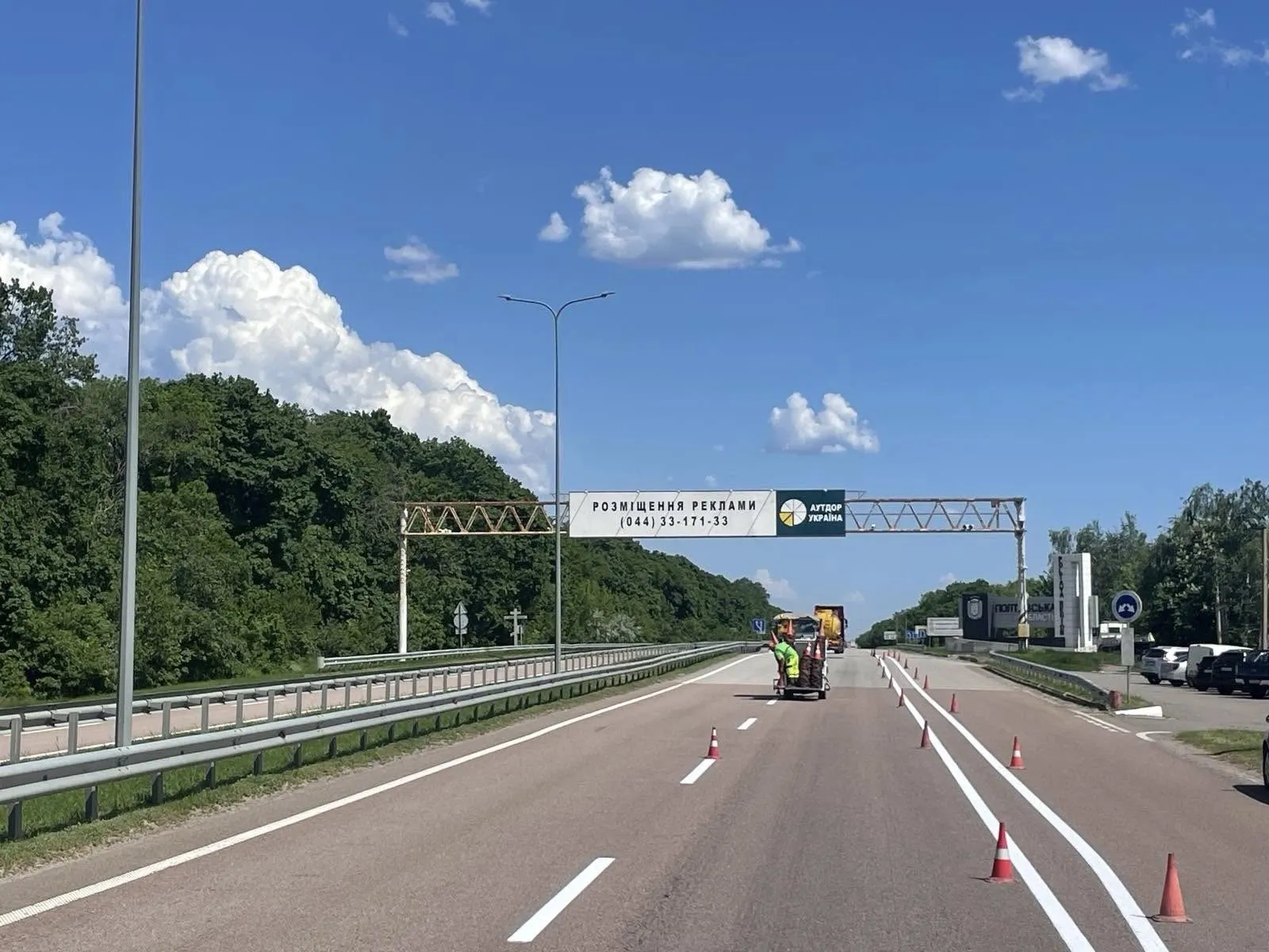 На дорогах Полтавщини оновлюють пішохідні переходи