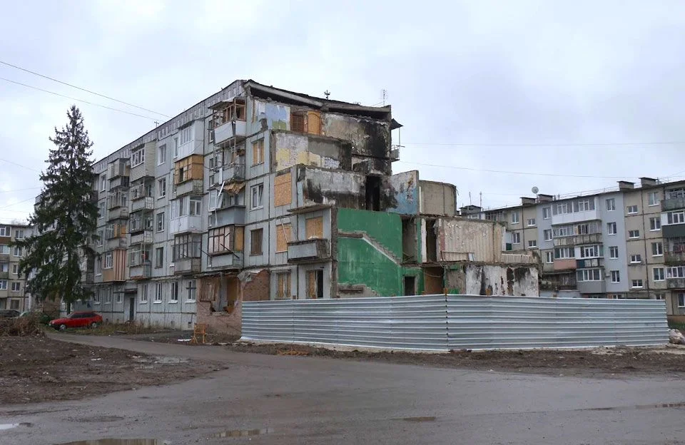 Понад рік без ремонту – яка ситуація з пошкодженими російським ударом будинками на вулиці Баленка в Полтаві