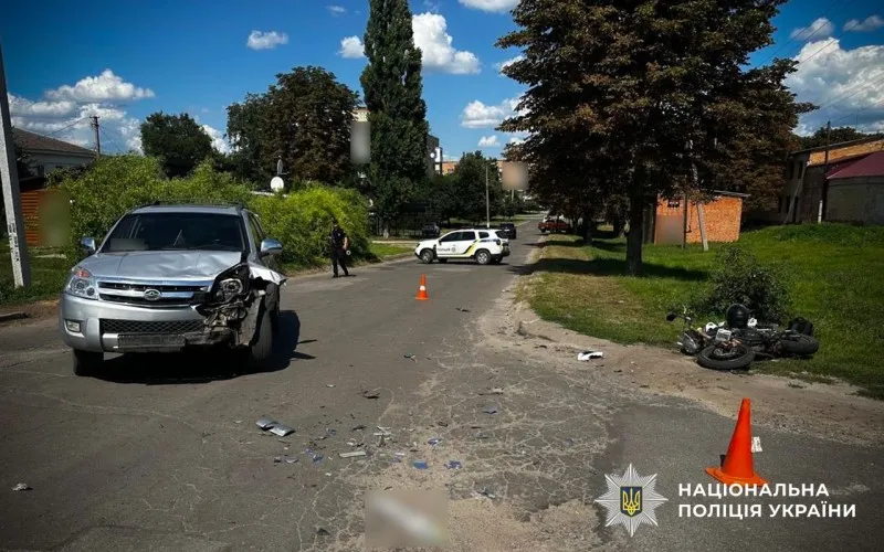 Внаслідок ДТП у Гадячі госпіталізували мотоцикліста