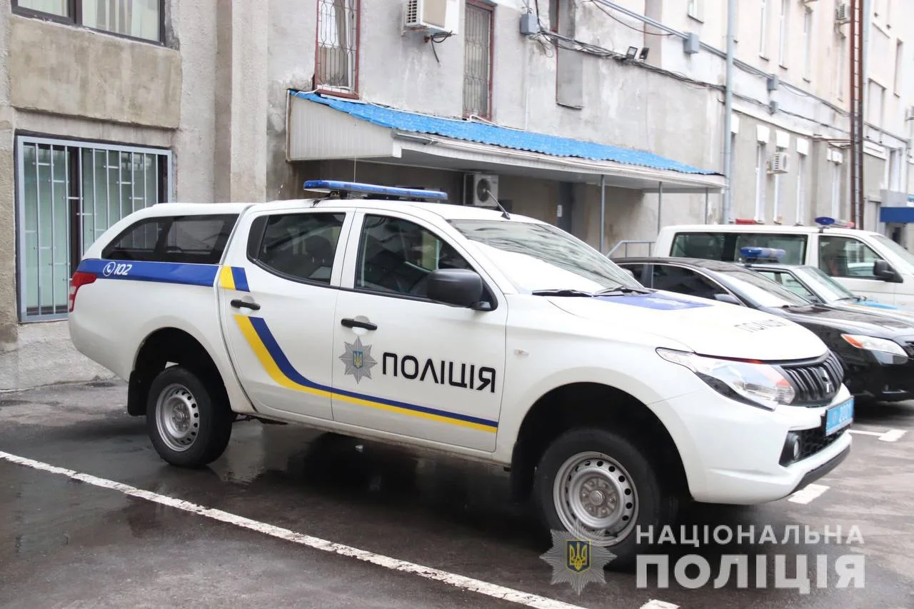 На Полтавщині чоловік підірвав боєприпас біля авто: внаслідок вибуху постраждали дві жінки