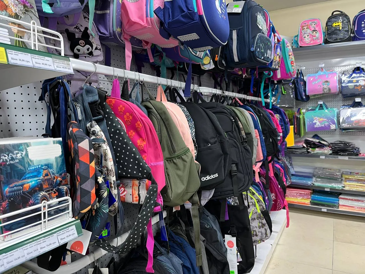 Зібрати першачка на Полтавщині обійдеться у мінімум тисячу гривень