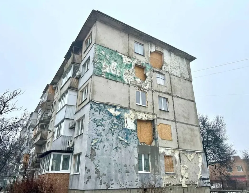 У Полтаві оголосили восьмимільйонний тендер на ремонт пошкодженого російським ударом будинку