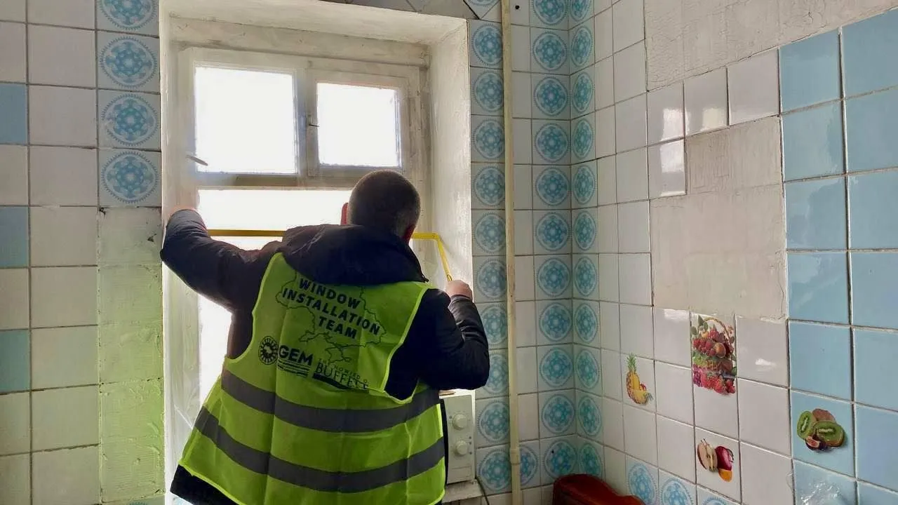 У Полтаві обіцяють безоплатно замінити в будинках пошкоджені російськими атаками вікна
