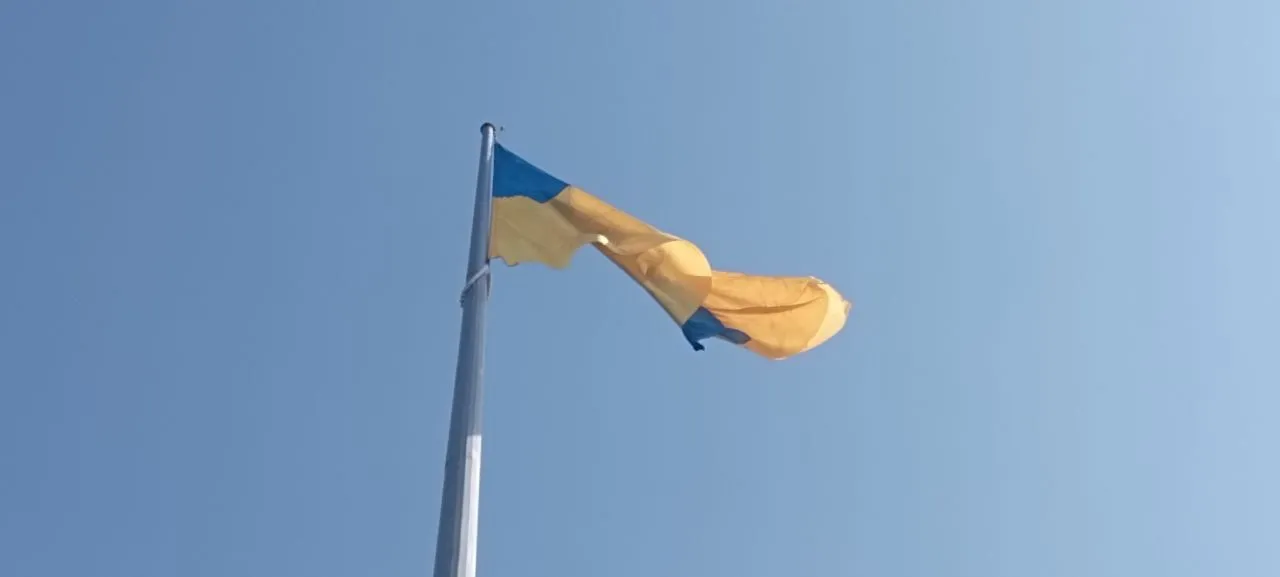 У Полтаві підняли найбільший державний прапор області