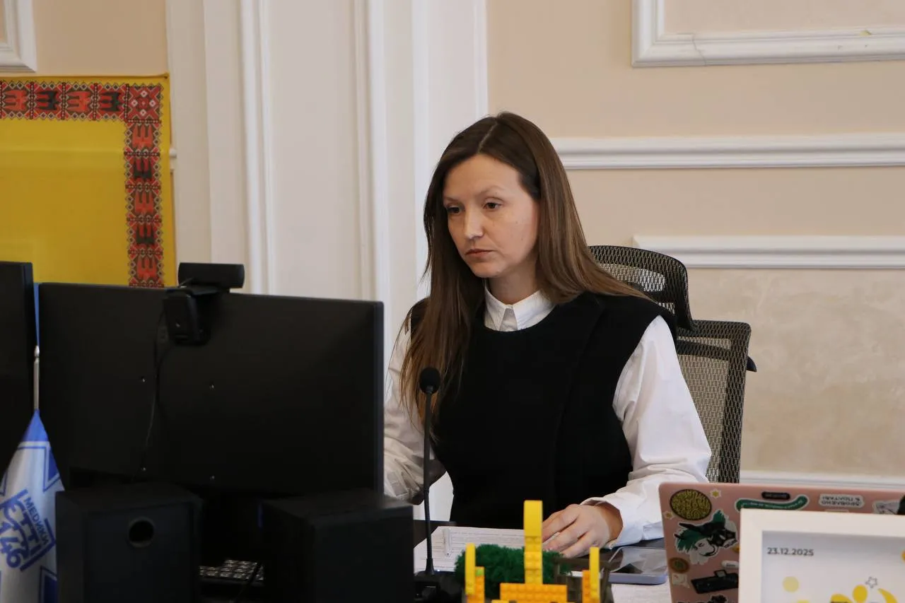 Підтримка військових, перепрофілювання навчального закладу, підвищення зарплати будівельників – відбулася сесія Полтавської міськради