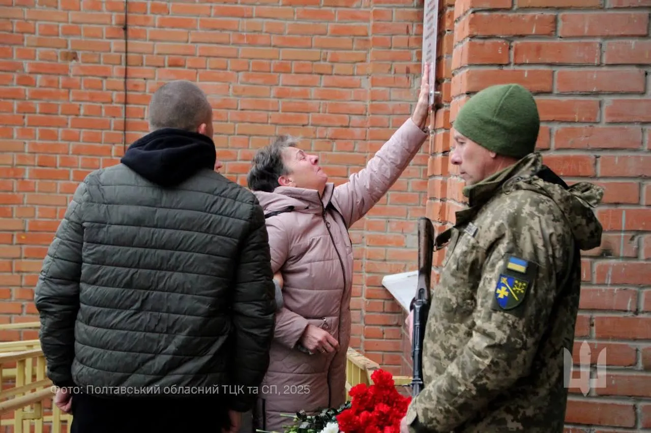 У Полтаві на одній зі шкіл відкрили меморіальні дошки загиблим захисникам
