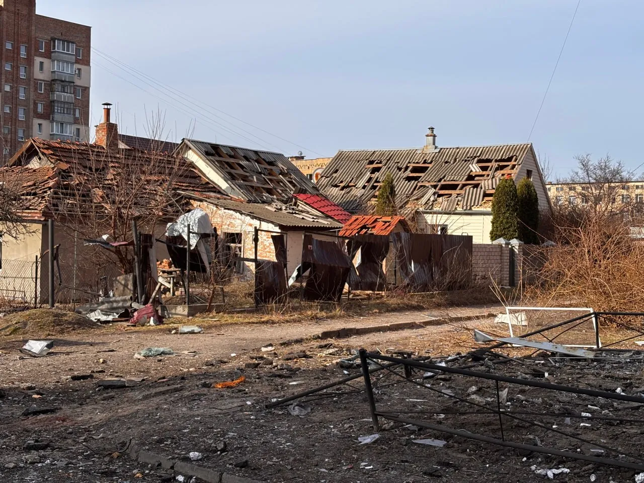 Пошкоджені будинки, автівки та освітні заклади: що розповіли в міськраді про удари по Полтаві