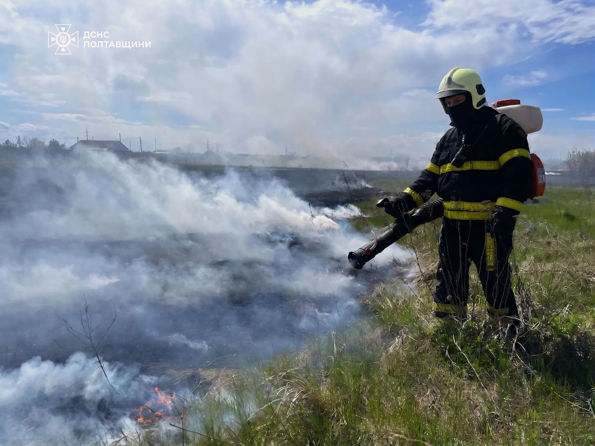 За добу на Полтавщині сталися п’ять пожеж на відкритій території