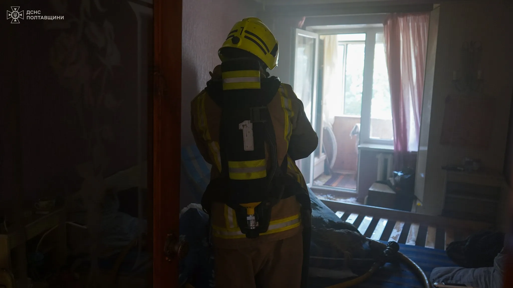 У Полтаві під час пожежі в будинку вогнеборці врятували людину