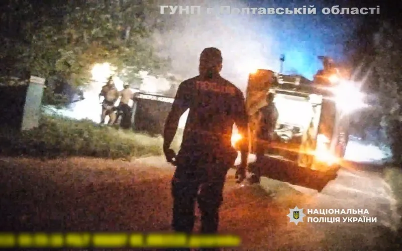 На Полтавщині з будинку у вогні врятували жінку