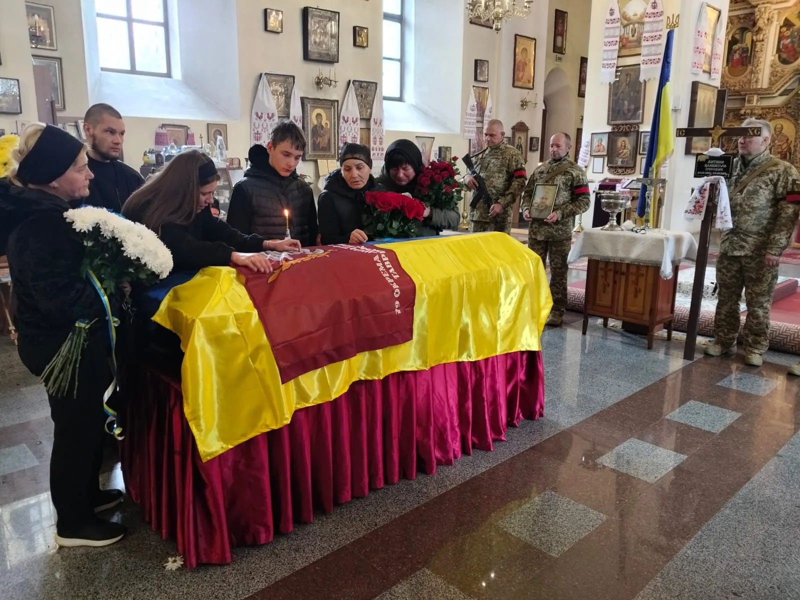 Воїн, який понад три роки вважався зниклим безвісти, повернувся в Полтаву на щиті