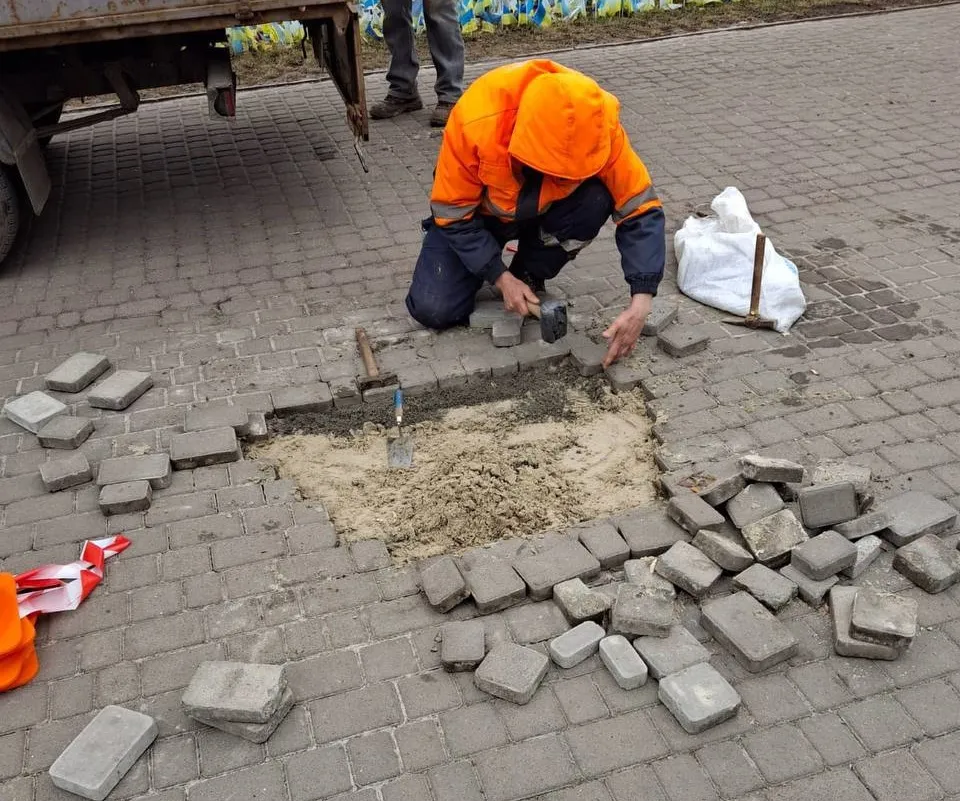 У Полтаві ліквідували провалля біля пам’ятника Мазепі