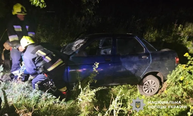 На Полтавщині ВАЗ злетів у кювет: травмувалися водій і пасажирка