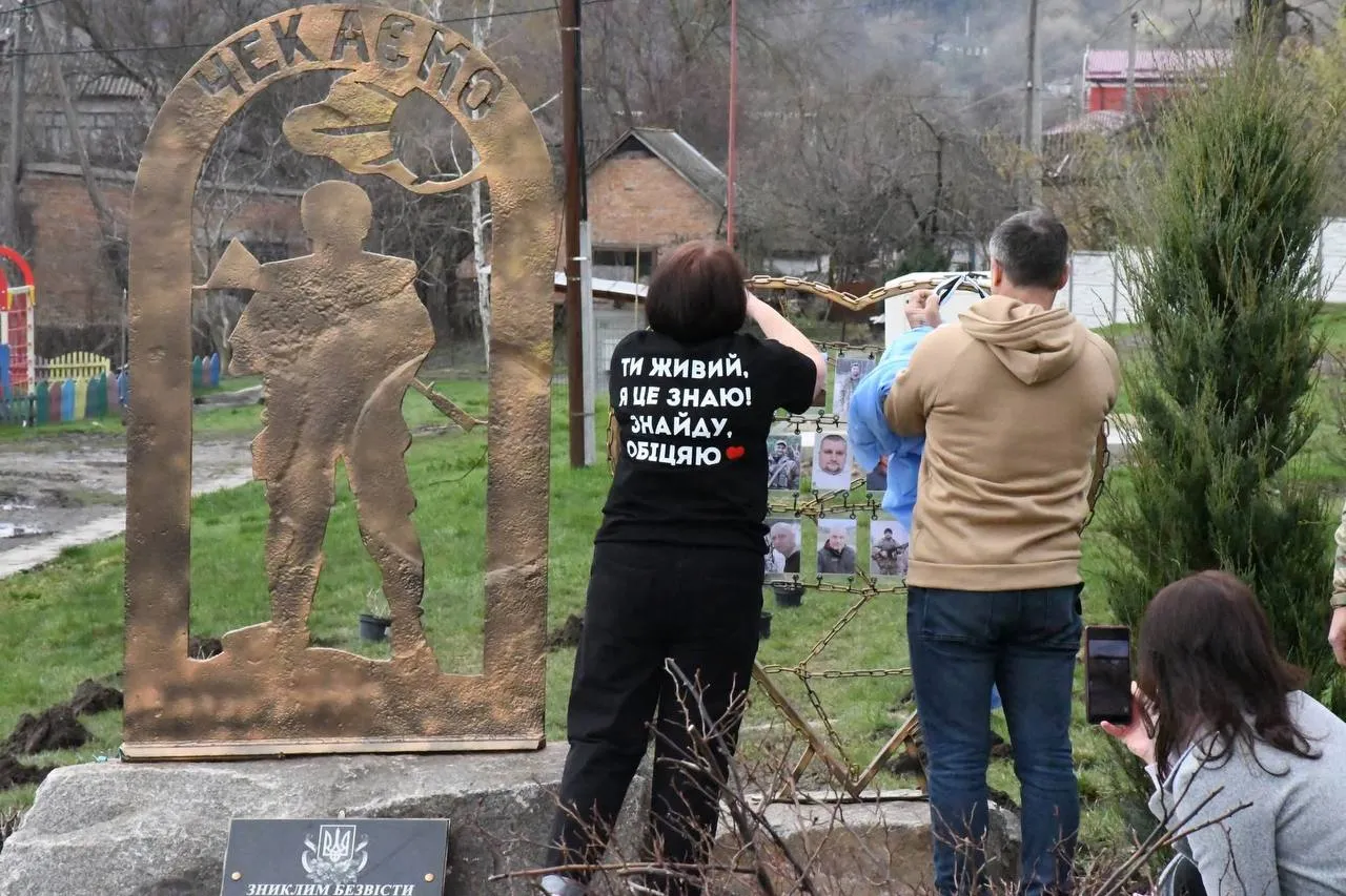 На Полтавщині відкрили пам’ятний знак зниклим безвісти та полоненим захисникам