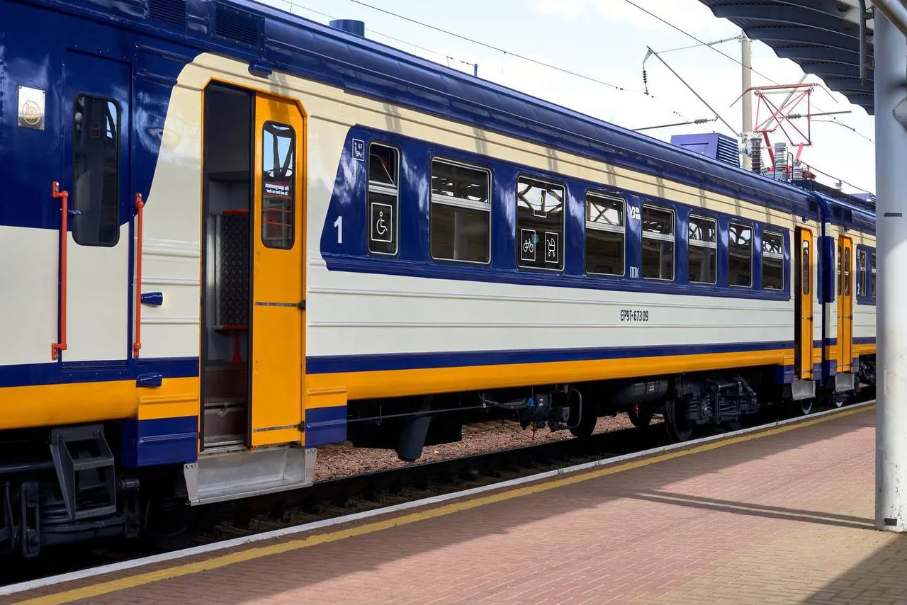 Два приміські поїзди на Полтавщині затримуються в дорозі
