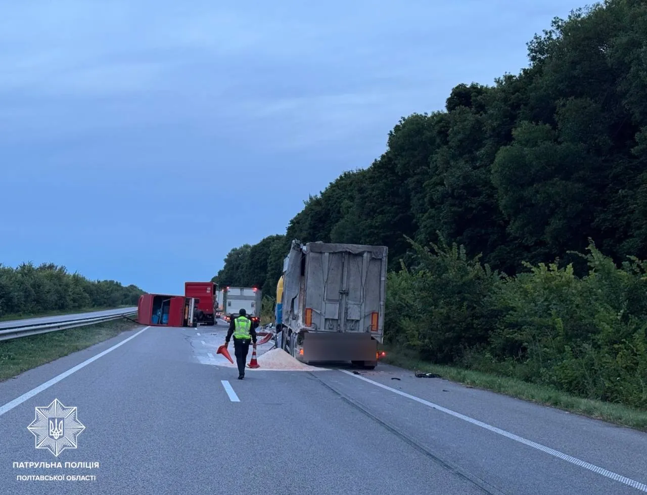 На трасі під Полтавою внаслідок ДТП ускладнений рух транспорту