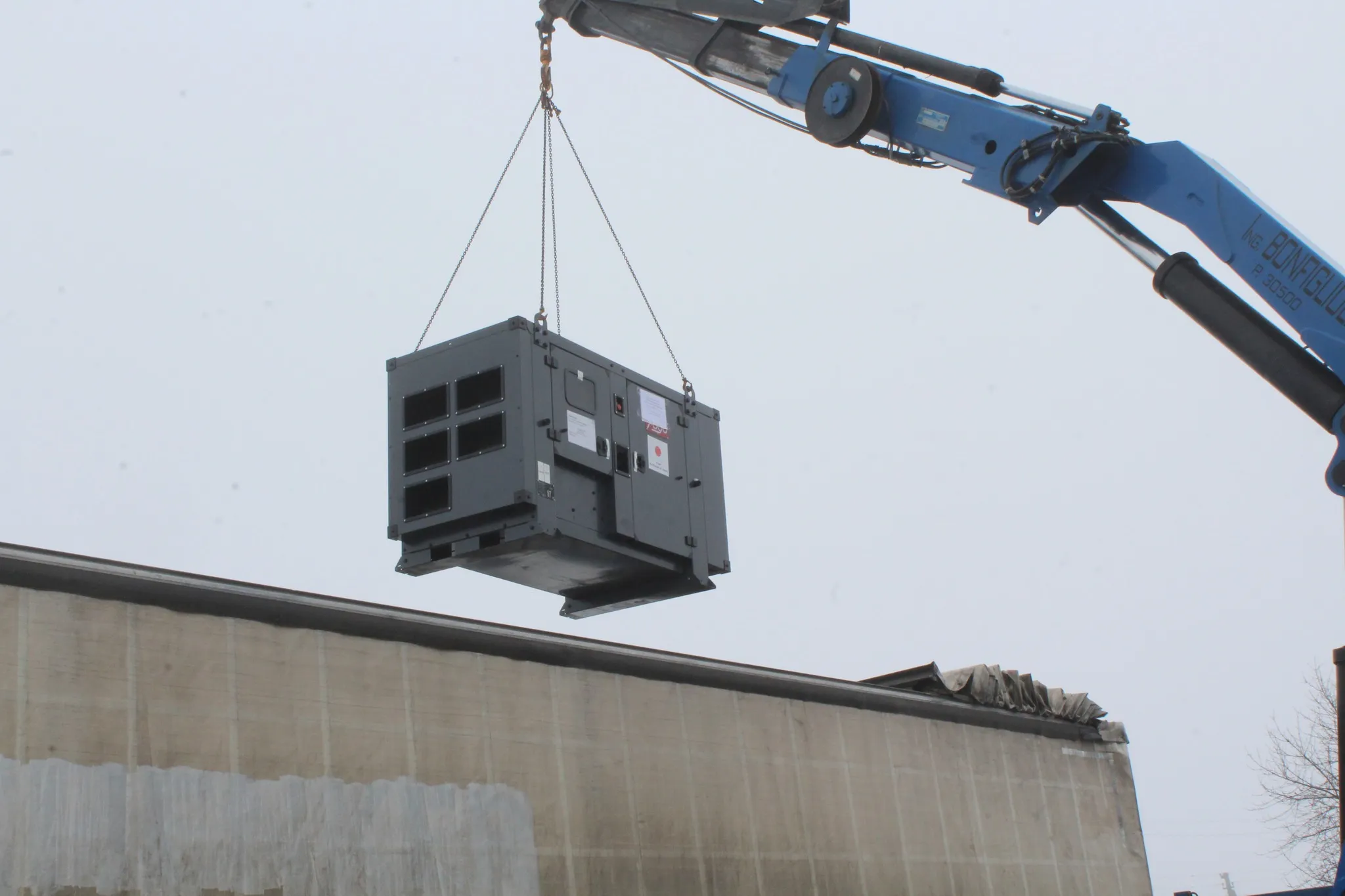 На Полтавщину доставили генератори від японських партнерів