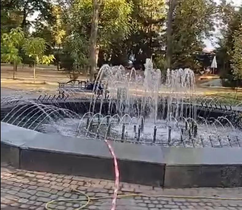 У Полтаві після ремонту протестували фонтан на Соборному майдані