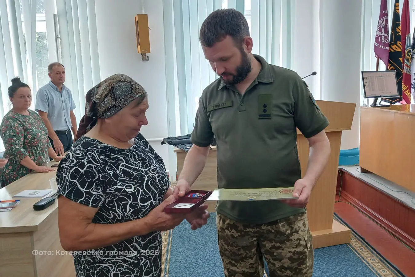 Рідним полеглих захисників з Полтавщини передали їхні нагороди