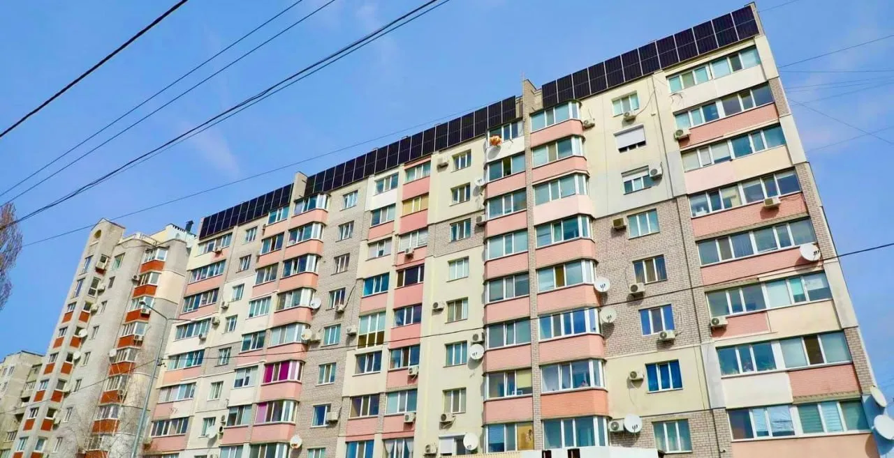 Кременчуцьке ОСББ встановило інвертор та акумулятор й отримало відшкодування за програмою «ГрінДІМ»: чому це вигідно