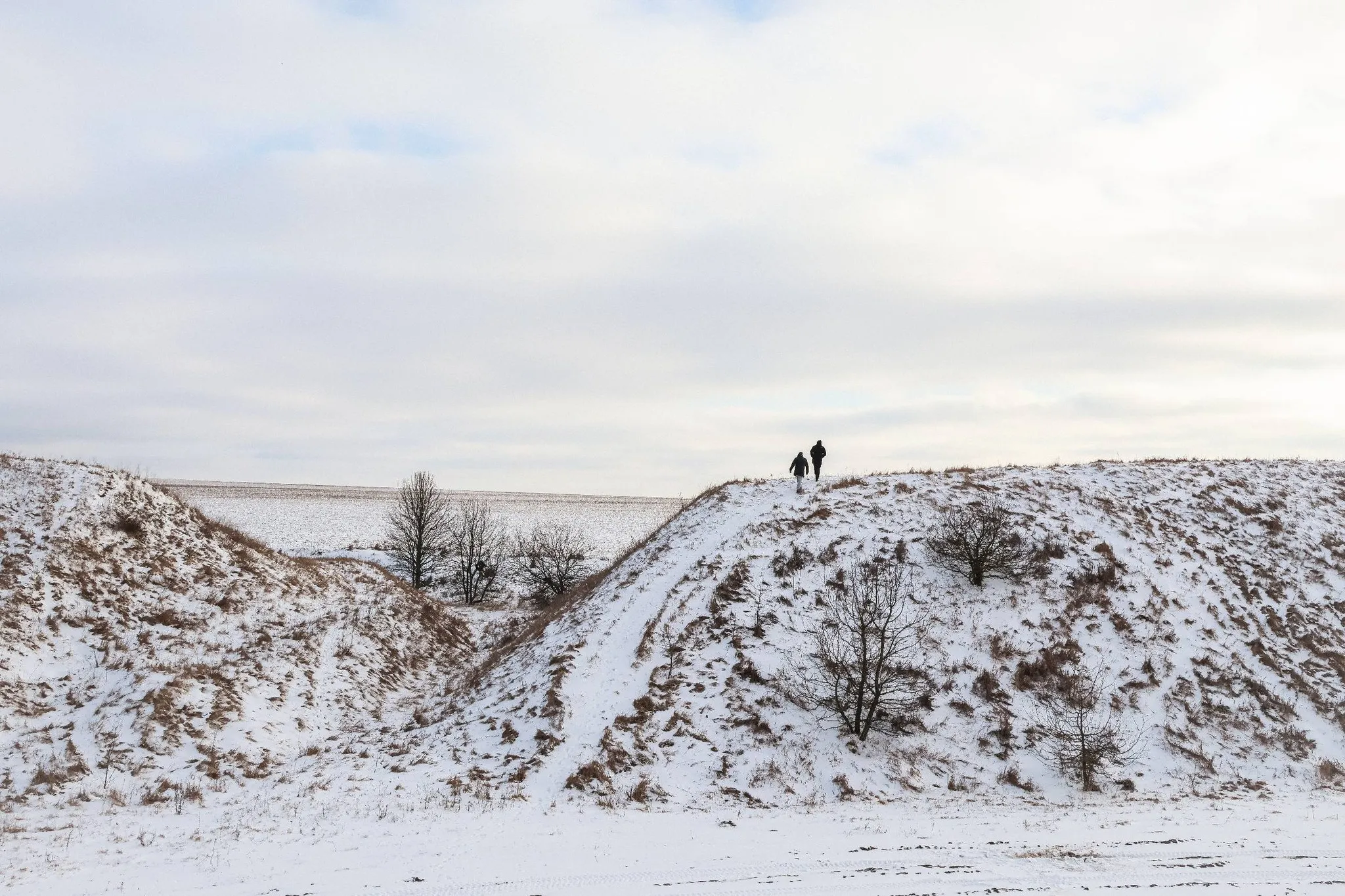 Укріплення Більського городища звели місцеві у VI столітті до нашої ери для захисту від ворогів, носячи землю у кошиках