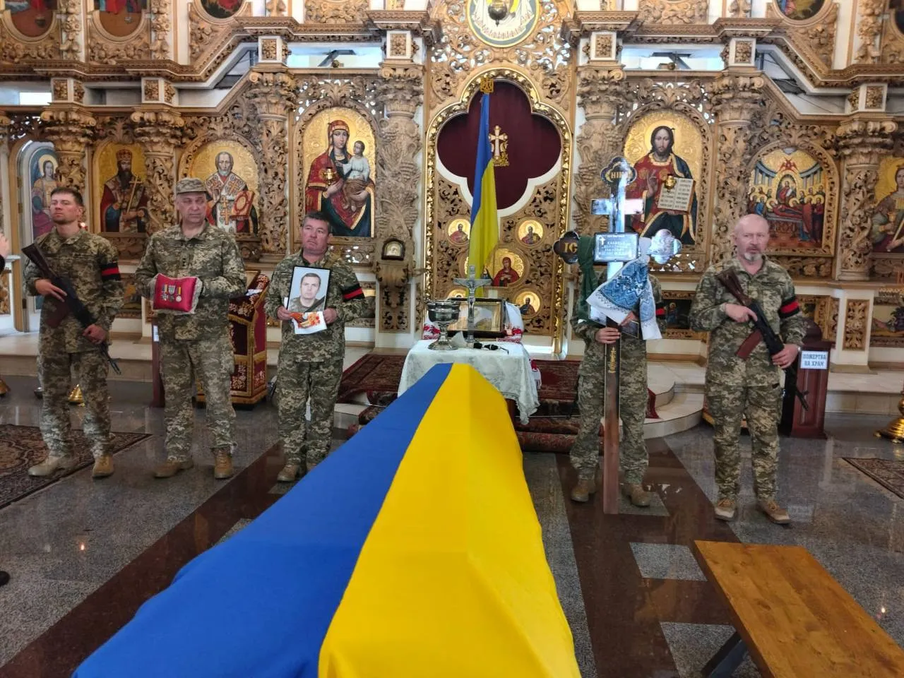 У Полтаві попрощалися з полеглим захисником