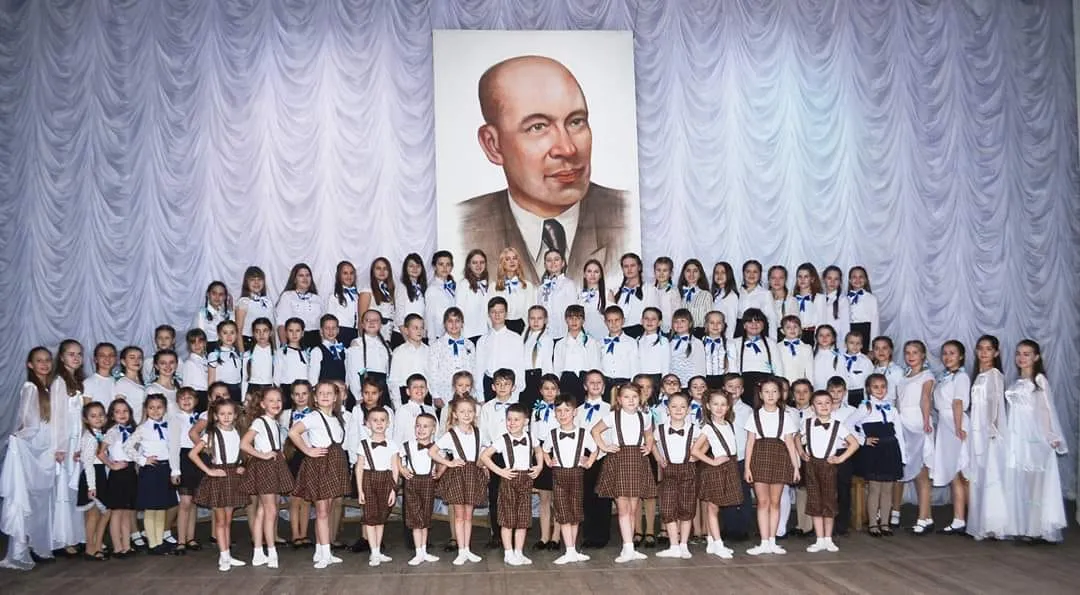 У Лохвиці стоїть пам’ятник автору гімну Москви та названо на його честь школу