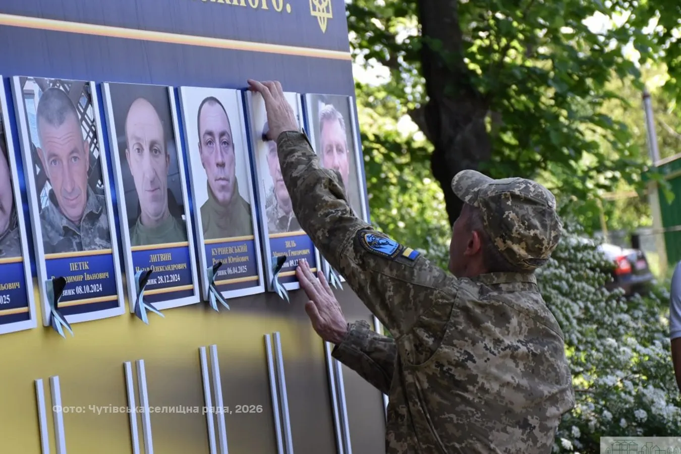 На Полтавщині військовий після повернення з полону зняв своє фото з Алеї Надії