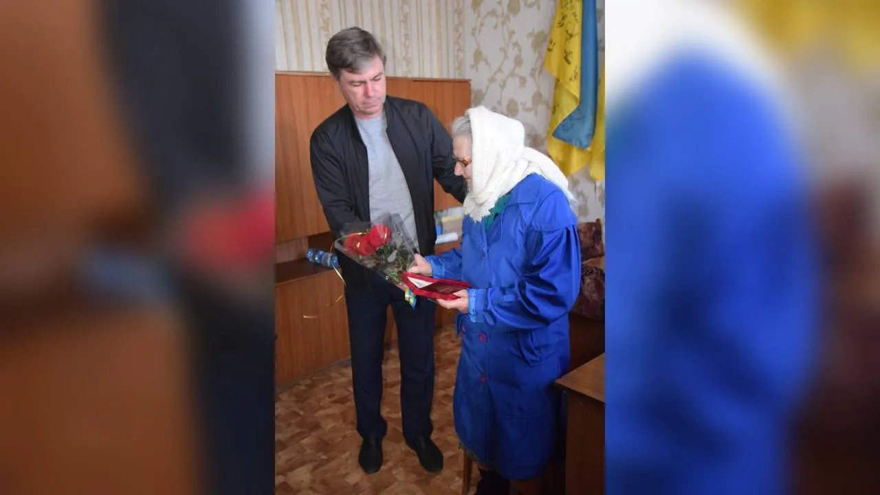 На Полтавщині матері загиблого воїна вручили орден «За мужність»