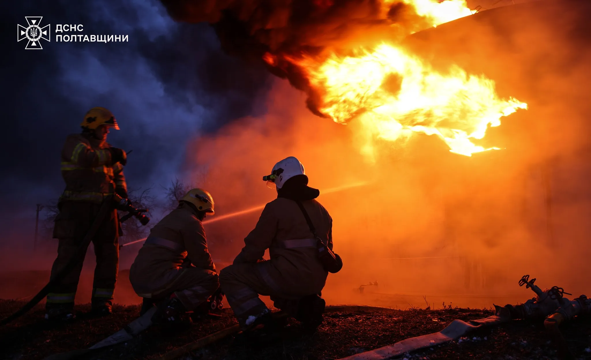 До гасіння пожежі після ворожої атаки на Полтавщину залучали понад 150 вогнеборців