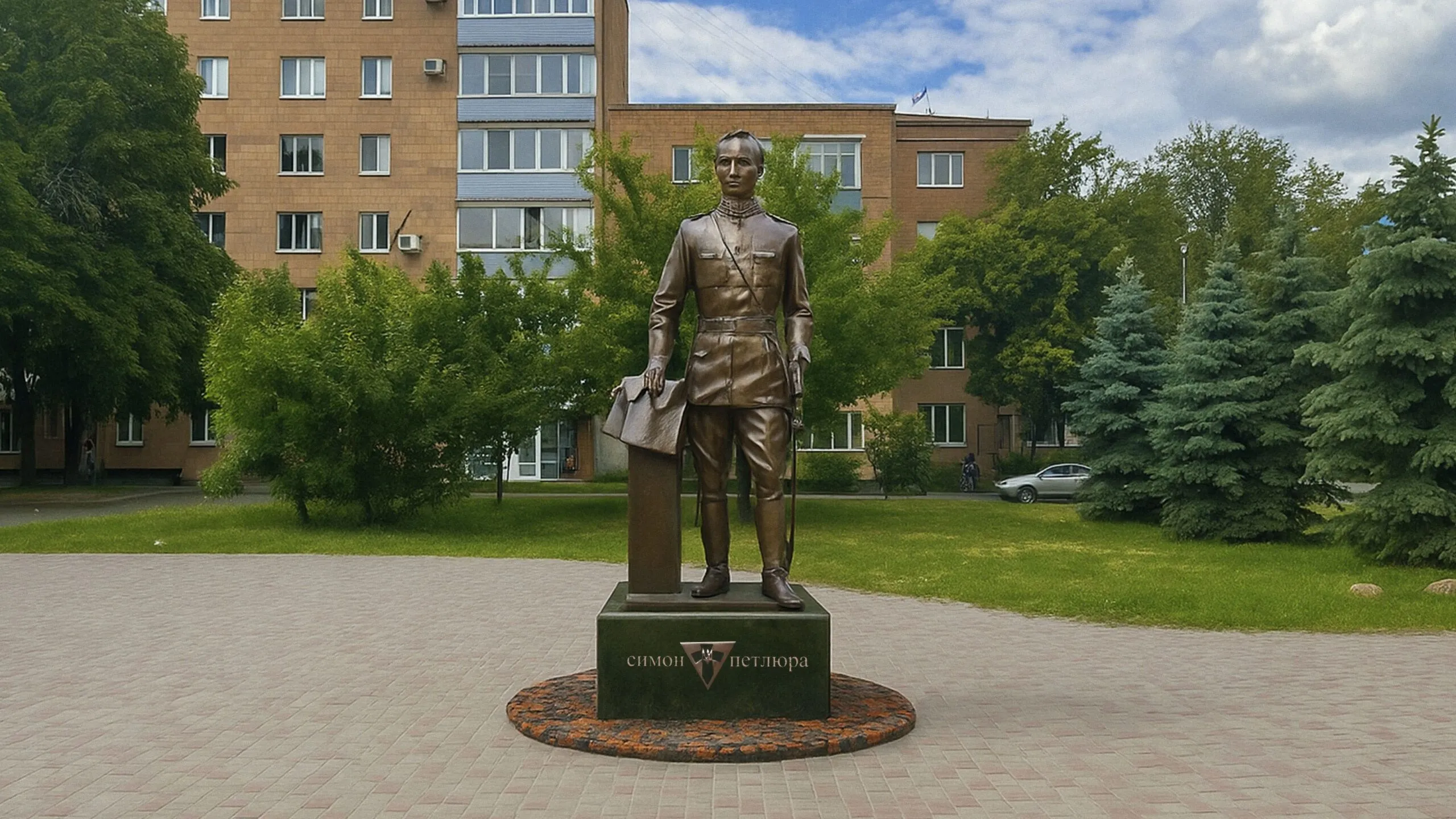 Перетворювати «місто Петра I» на «місто Петлюри»: наступного року в Полтаві мають встановити памʼятник Симону Петлюрі