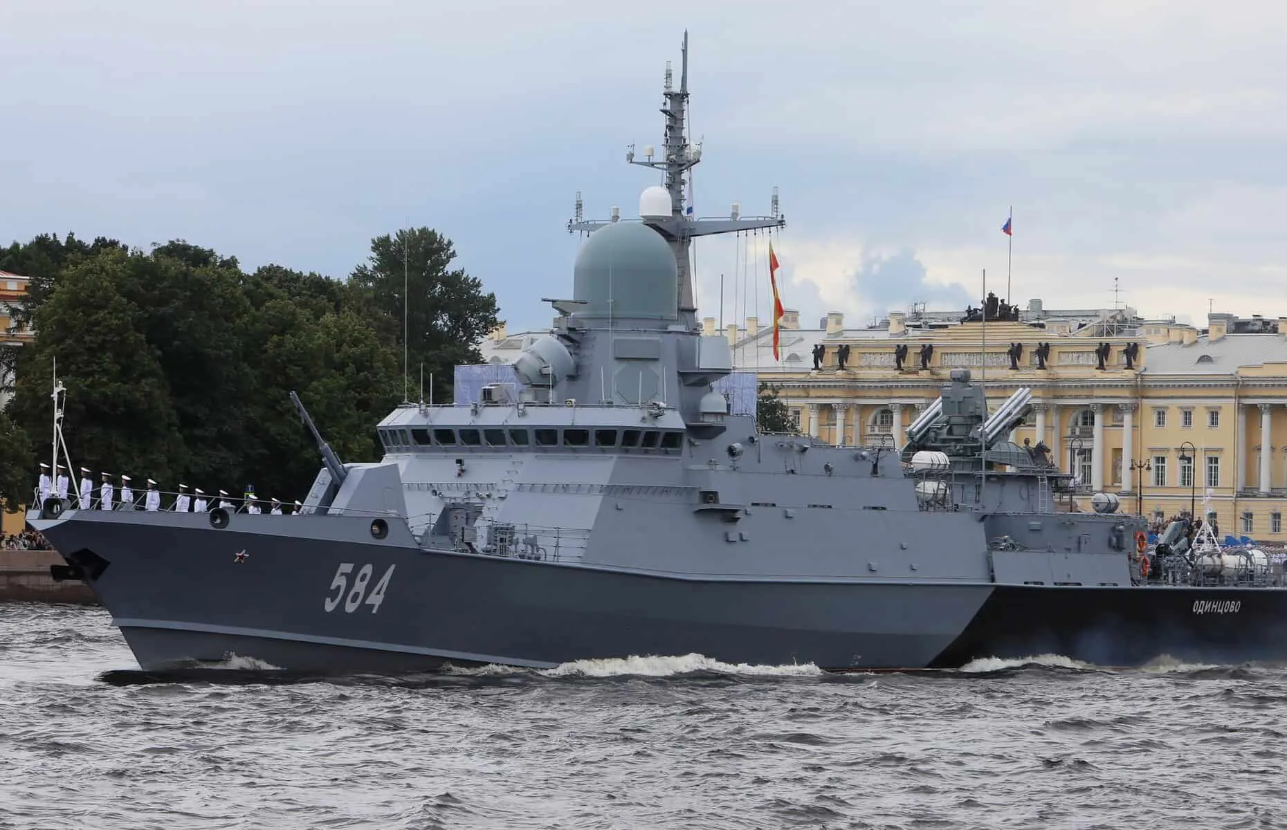Український дозвіл на парад у Москві та ураження російського носія «калібрів» – головне про війну за тиждень