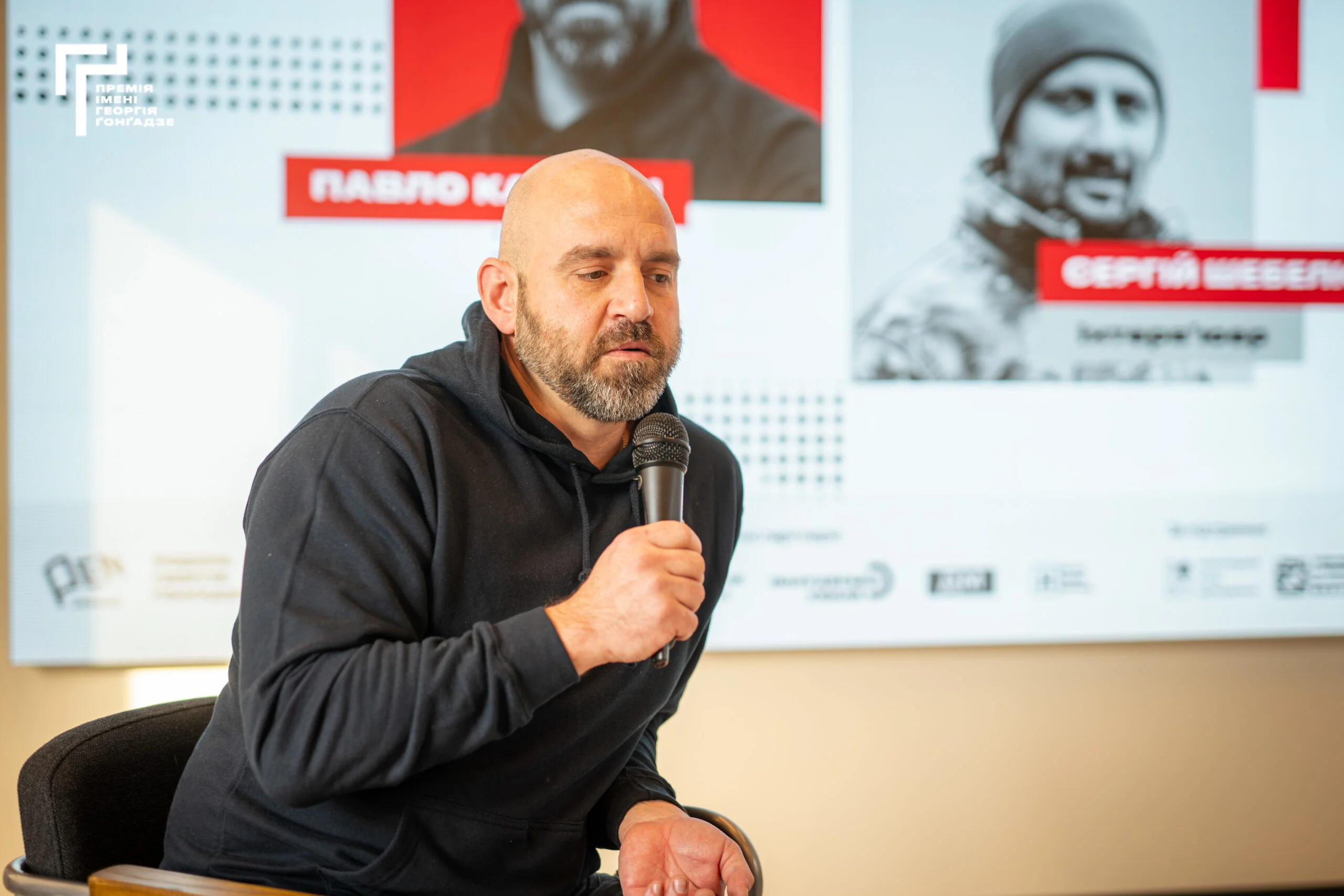 «Коли суспільство не може дотягнутися до справжнього ворога, то воно шукає внутрішнього», – журналіст та військовий Павло Казарін