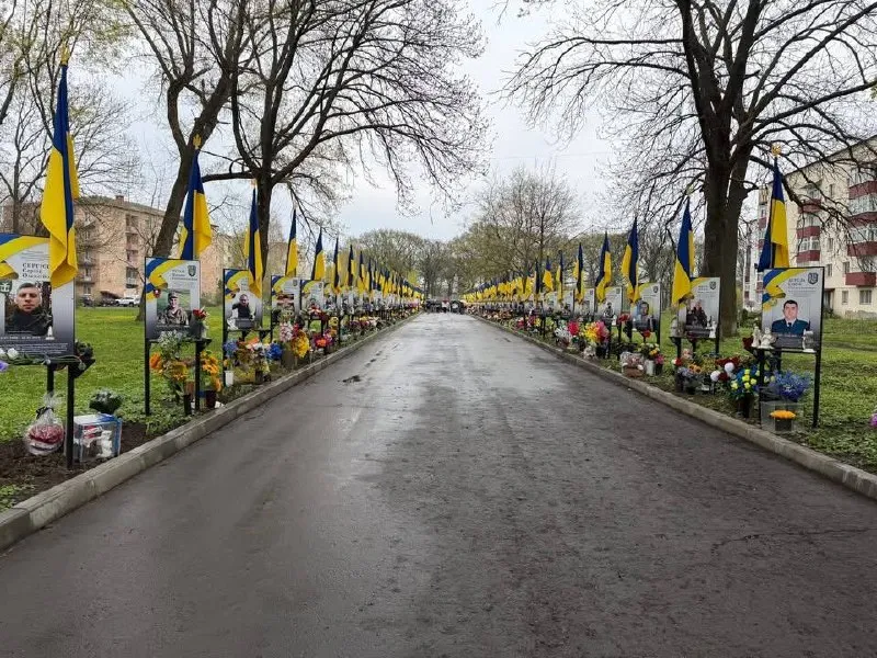 На Полтавщині відкрили Алею Героїв із портретами 30 полеглих захисників